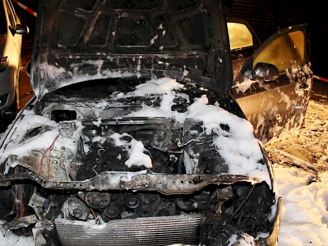Totalschaden: Aus noch ungeklärten Gründen brannte das Auto in Oberurnen komplett aus.