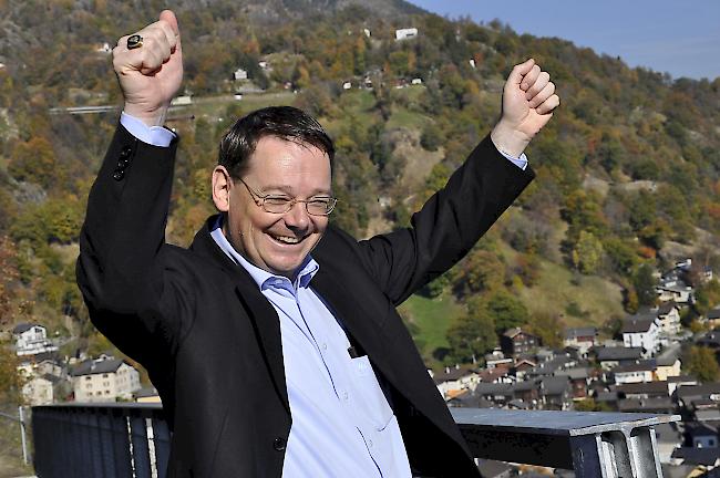 SVP-Mann Franz Ruppen ist neuer Gemeindepräsident: Hier bei der Festung in Naters in Siegerpose.