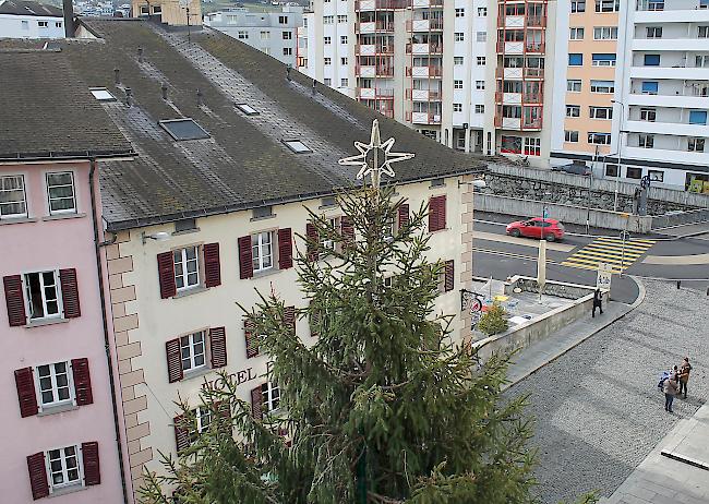 Der Briger Weihnachtsbaum für einmal aus einer ungewohnten Perspektive