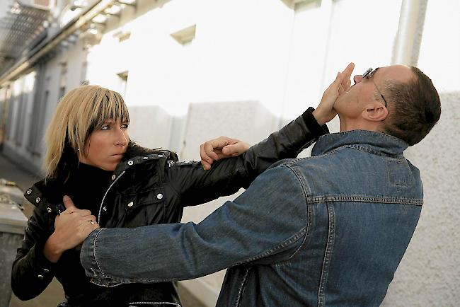 Krav Maga. Entwickeln Sie Ihr Gefahrenradar, steigern Sie Ihre Fitness und mentale Stärke.