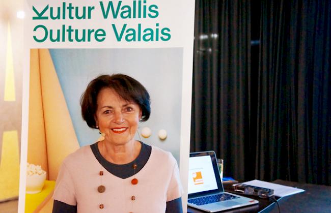 Simone Valli, Vizepräsidentin der Walliser Delegation der Loterie Romande, beantwortete die Fragen der Kulturschaffenden kompetent.