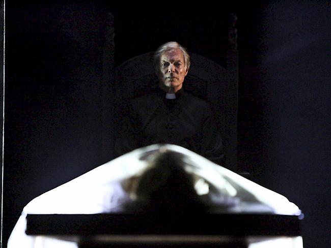 Foto aus Theaterstück "The Exorcist": Der katholischen Kirche fehlt es an Teufelsaustreibern. (Symbolbild)