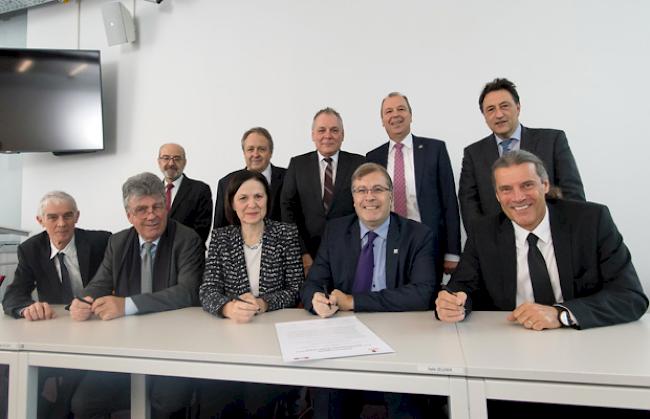 Die Grundzüge der zweiten Phase der EPFL-Ansiedlung im Wallis wurden in einer Grundsatzvereinbarung festgehalten, die zusammen mit dem Staatsrat und in Anwesenheit des Sittener Stadtpräsidenten sowie des Präsidenten des ETH-Rates am Dienstag unterzeichnet wurde.