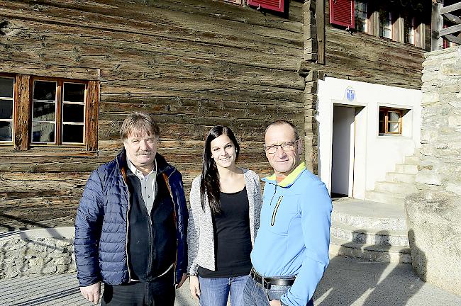 Der abtretende Burgerpräsident Reinhard Wasmer (l.) mit Silvana Pousaz (Schreiberin) 
und Vize-Burgerpräsident Dionys Zimmermann.