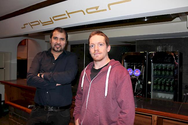 Davide Rausa (links) und Yannick Schmidt, Geschäftsführer des Spychers, zeigen sich zufrieden. 