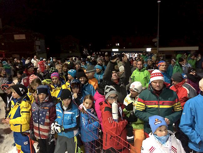 Viele Zuschauer fanden anlässlich des traditionellen Silvester Nachtslaloms den Weg auf die Skipisten von Grächen. 