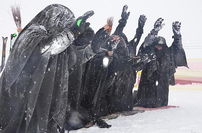 Burka-Hexen beten auf der Belalp