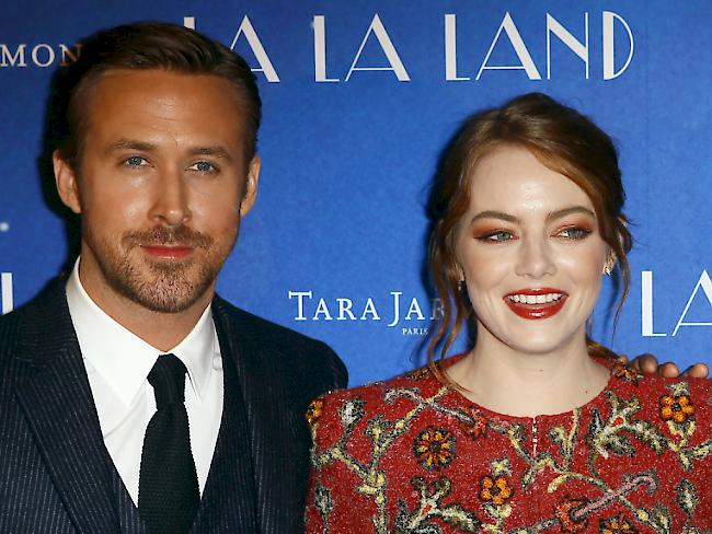 Ryan Gosling (l) und Emma Stone spielen die Hauptrollen im Golden-Globe-Renner "La La Land". (Archiv)