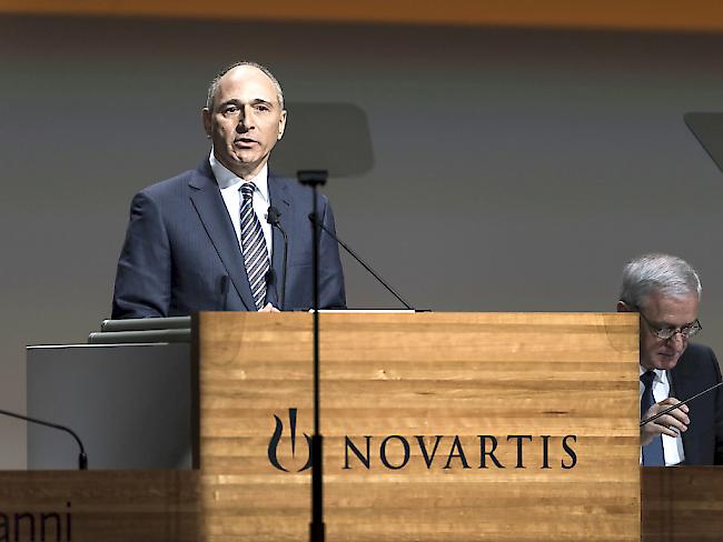 Novartis-Chef Joe Jimenez macht sich für eine Art Geld-zurück-Garantie für Medikamente stark. Diese soll die Pharmaindustrie aus dem Schussfeld bringen. Besonders in den USA haben die hohen Medikamentenpreise jüngst für starke Kritik gesorgt. (Archiv)