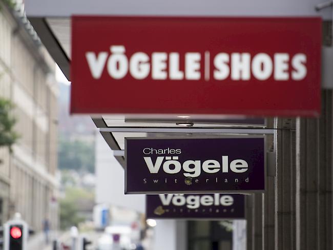 Der Verkauf von Charles Vögele an den italienischen Modehändler OVS hat Konsequenzen beim Personal. Am Hauptsitz in Pfäffikon werden 100 von 320 Mitarbeitern entlassen.