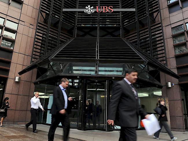 UBS-Gebäude in London: Die Grossbank hat ihre Pläne für Stellenverlagerung nach dem Brexit gemacht. Je nach Brexit-Ausgestaltung könnten rund 1000 Jobs in andere EU-Städte umgesiedelt werden. (Archivbild)