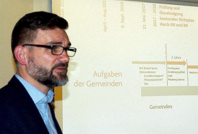 Damian Jerjen, Chef der Dienststelle für Raumentwicklung,referierte über das Ausführungsgesetz zur RPL.
