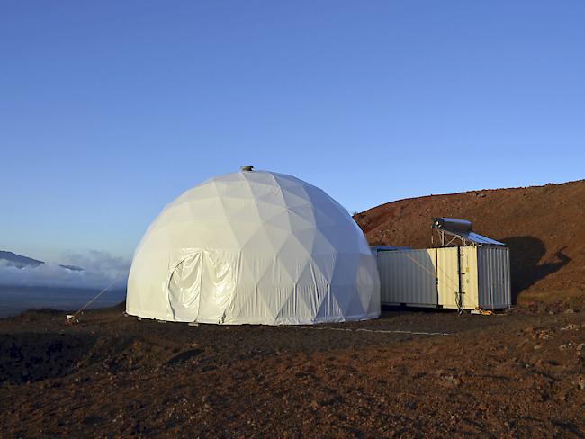 Die Halbkugel steht inmitten einer kargen Lavalandschaft in knapp 2500 Metern Höhe am Hang des Vulkans Mauna Loa. (Archivbild)
