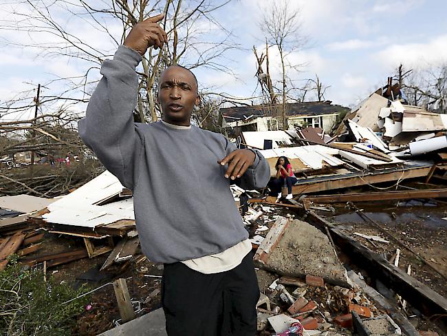 Ein Bewohner von Hattiesburg schildert, wie der Tornado sein Haus zerstörte. Seine zwei Töchter, seine Frau und er konnten sich retten.