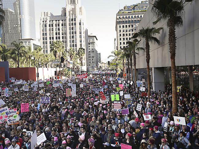 In Los Angeles bestätigte die Polizei, dass über eine halbe Million Menschen am "Women