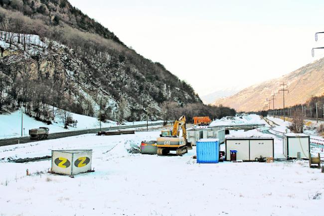 Winterpause. Auch auf der A9-Baustelle im «Lufu» auf der Höhe von Niedergesteln waren die Arbeiten über Winter eingestellt. 