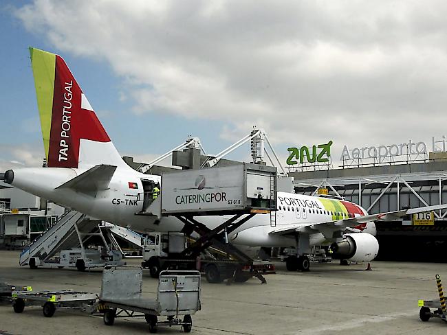 Der Flughafen in Lissabon soll durch den Umbau des Militärstützpunktes Montijo in einen zweiten internationalen Flughafen entlastet werden. (Archiv)