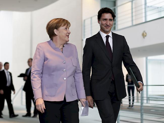 Deutschlands Kanzlerin Angela Merkel (l.) und Kanadas Premierminister Justin Trudeau im Kanzleramt in Berlin.