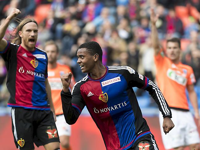 Manuel Akanji erzielte nach einer Freistossflanke von Luca Zuffi den 3:3-Ausgleich für den FC Basel