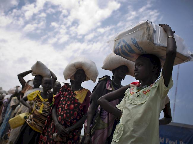 Frauen bei einer UNO-Nahrungsmittelverteilung in Bentiu, der Hauptstadt des südsudanesischen Bundesstaates Unity im Norden des von Hungersnöten geplagten Landes. (Archiv)