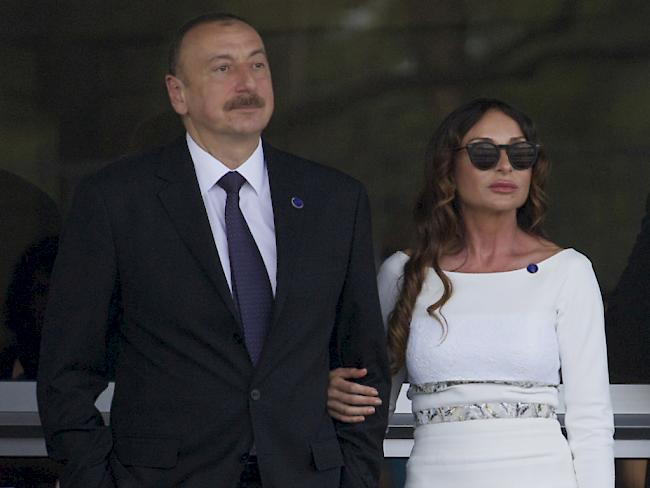 Aserbaidschans Präsident Ilham Aliyev mit seiner neu ernannten Vize-Präsidentin und Gattin Mehriban Aliyev (Archiv)