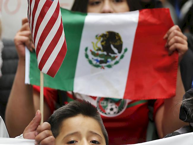 Protestmarsch mit mexikanischer Flagge in Chicago gegen die Immigrationspolitik der Regierung Trump (Aufnahme vom 16. Februar dieses Jahres).