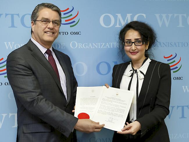 Abkommen ratifiziert: WTO-Generaldirektor Roberto Azevedo, mit der Vertreterin Jordaniens, Saja Majali, am WTO-Haupsitz in Genf.