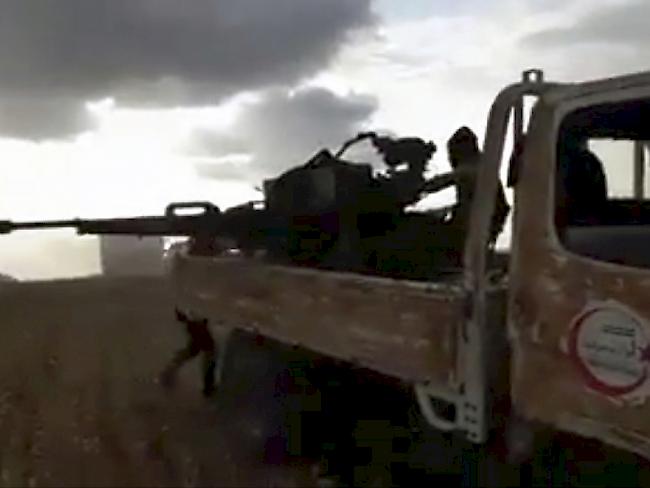 Geschütz syrischer Oppositionskämpfer bei al-Bab. (Archivbild)