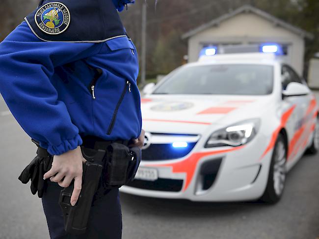 Drei junge Männer mit einer Softair-Pistole lösten am Freitag einen Polizeieinsatz in der Lausanner Innenstadt aus. (Symbolbild)