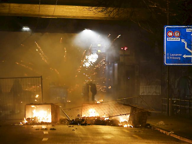 In Bern brannten am Samstagabend die Barrikaden: Bei Ausschreitung am Rande einer Protestkundgebung wurden mehrere Personen verletzt. (Archivbild)