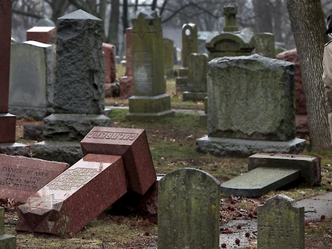 Nach der Schändung in Missouri haben Vandalen auch in Philadelphia auf einem jüdischen Friedhof ihr Unwesen getrieben. (Archivbild)