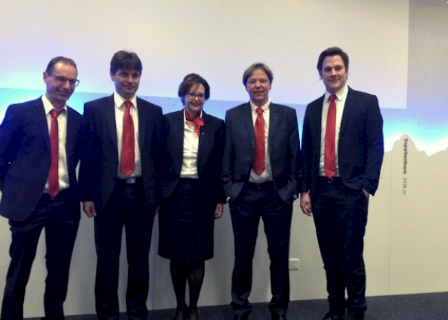 Vorstand des Oberwalliser Verbands der Raiffeisenbanken: Basil Zuber, Gerald Oggier, Carmen Zenklusen, Peter Pollinger und Simon Franzen (von links).