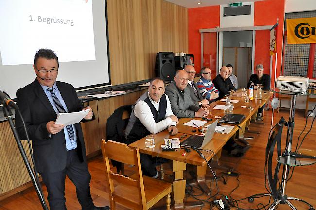 Der Vorstand des Transportverbands Sektion ASTAG Oberwallis unter Präsident Fridolin Seiler (links) informierte über aktuelle Herausforderungen in der Branche.