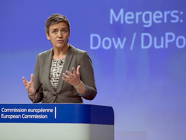 "Der Wettbewerb muss in dieser Branche funktionieren", sagt EU-Wettbewerbskommissarin Margrethe Vestager. Die EU-Kommission gibt unter Auflagen grünes Licht für die Fusion von Dow und DuPont.