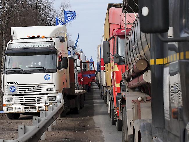 Lastwagenfahrer in ganz Russland - auf dem Bild in St. Petersburg - streiken gegen eine höhere Strassenmaut.