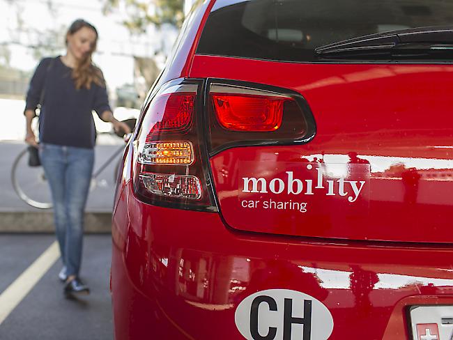 Das Luzerner Carsharing-Unternehmen Mobility hat zwar Kunden hinzugewonnen, doch unter anderem wegen tieferer Occasionenpreise an Gewinn eingebüsst. (Archiv)