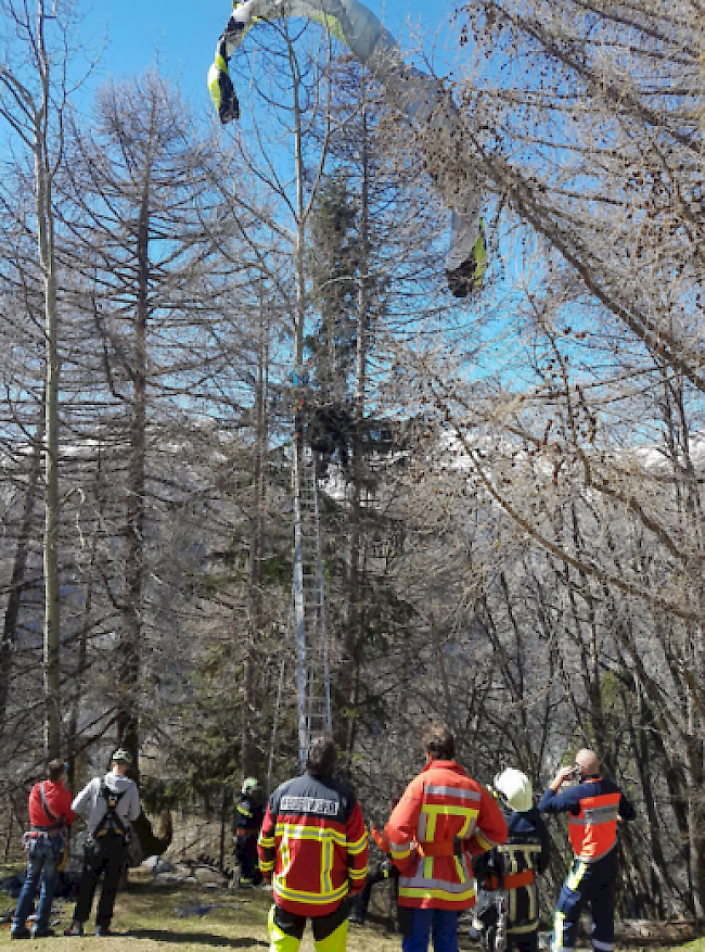 Am Rettungseinsatz in Grächen waren Retttungsspezialisten der Air Zermatt und Feuerwehrleute von Grächen im Einsatz.