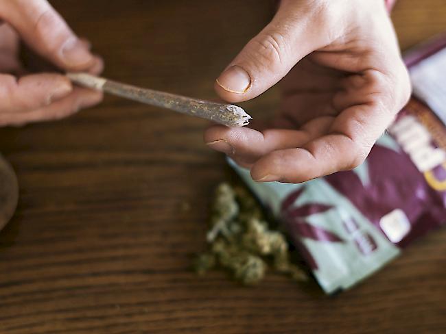 Die Legalisierung des Konsums von Cannabis wird wieder einmal zum Thema auf Bundesebene. Eine entsprechende Initiative wurde lanciert. (Symbolbild)