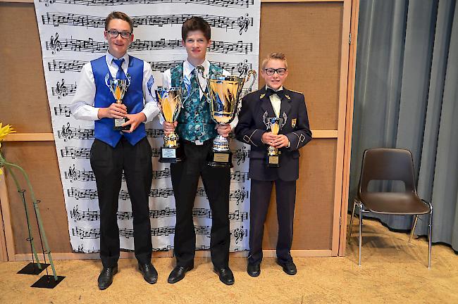 Die drei besten Schüler des Schweizerischen Solo- und Quartettwettbewerbs.