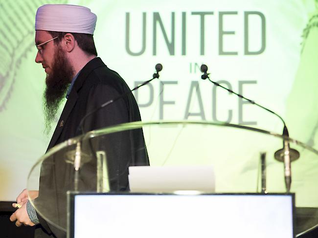 Nicolas Blancho, Präesident des IZRS, an der Veranstaltung "Islam Salam - United in Peace" im April 2016 in Kehrsatz BE. Eine neue Konferenz im Zürcher World Trade Center kann nicht durchgeführt werden. (Archivbild)