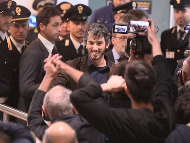 Zwei Wochen hielt die türkische Justiz den italienischen Reporter Del Grande (M.) fest, bevor er in seine Heitat zurückreisen durfte.