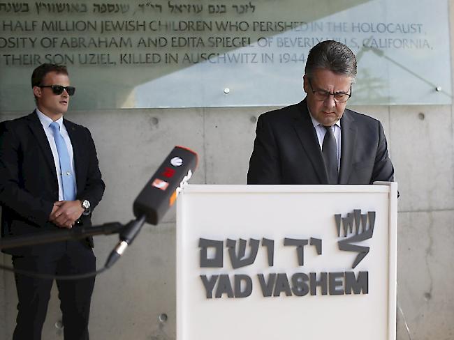 Deutschlands Aussenminister Sigmar Gabriel bei der Holocaust-Gedenkstätte in Jerusalem: Sein Besuch in Israel sorgt für Wirbel.
