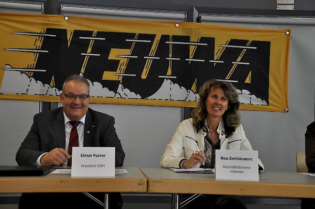 Elmar Furrer, Präsident NEUWA, und Bea Zenhäusern, Geschäftsführerin vispexpo. Sie informierten an der Medienorientierung vom Dienstagmorgen im Visper La Poste.