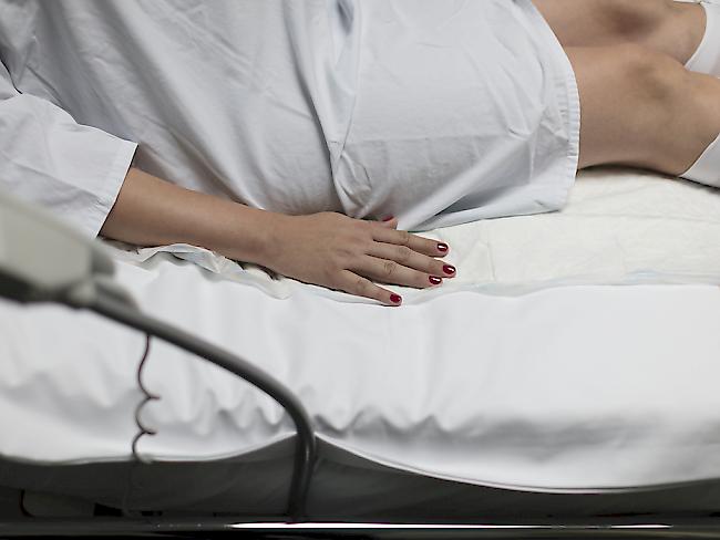 Ein Notfall-Kaiserschnitt ist ein belastendes Erlebnis. Das Spiel Tetris könnte Frauen nach der Operation ablenken und mildert posttraumatische Symptome. (Symbolbild)