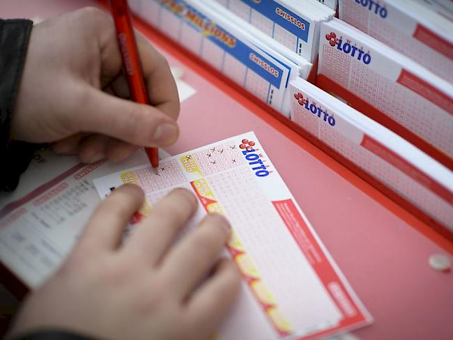 Ab 30 Millionen Franken im Jackpot steigt in der Schweiz das Lottofieber. (Symbolbild)