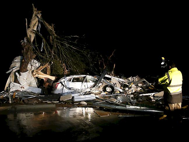 Grosse Schäden, zahlreiche Verletzte und mindestens fünf Tote: Eine Serie von Tornados hinterliess in Texas eine Spur der Verwüstung.