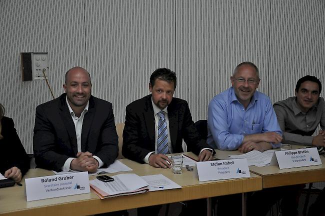 Vertreter der Metallbaubranche mit Präsident Stefan Imhof in der Mitte.