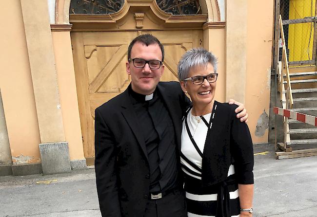 Neupriester Martin Filipponi mit seiner Mutter Anny.