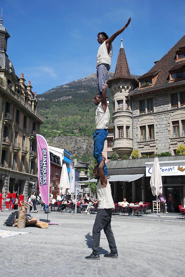 Die Akrobaten von «Cie Notre Monde» stellen ihr Können unter Beweis.