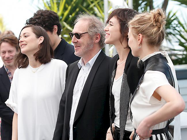 In den kommenden Tagen steht Cannes einmal mehr ganz im Zeichen des Kinos: Matthieu Amalric, Marion Cotillard, Regisseur Arnaud Desplech, Charlotte Gainsbourg und Alba Rohrwacher posieren für die Fotografen. Ihr Film "Les Fantômes d